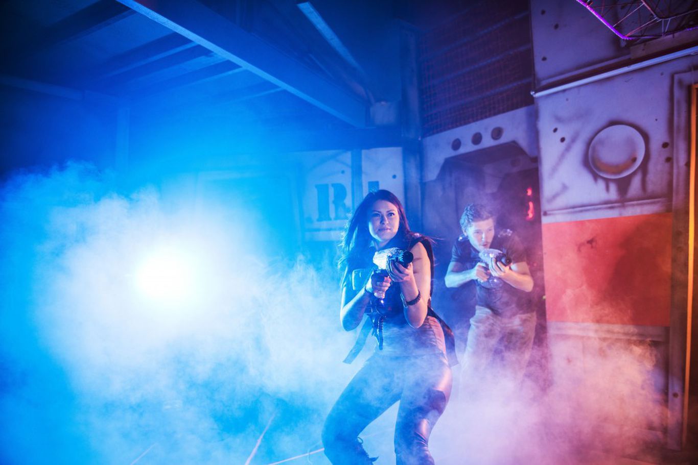 Lasertag-Arena mit Schwarzlicht-Parcours in der Bergischen Sportarena